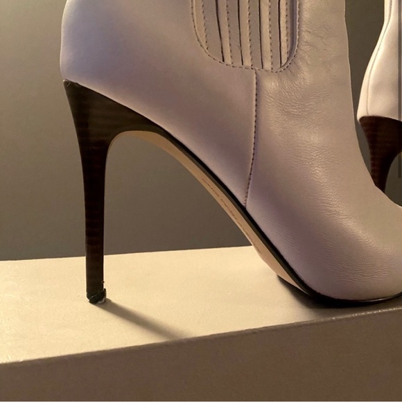 Saks Fifth Ave, Size 9, White, genuine leather boots/booties, good condition - Picture 2 of 9